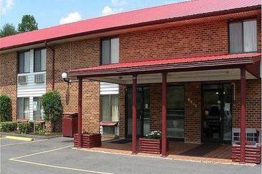 Hotel Red Carpet Inn Hillsville 