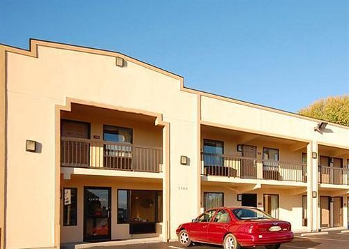 Hotel Econo Lodge North 