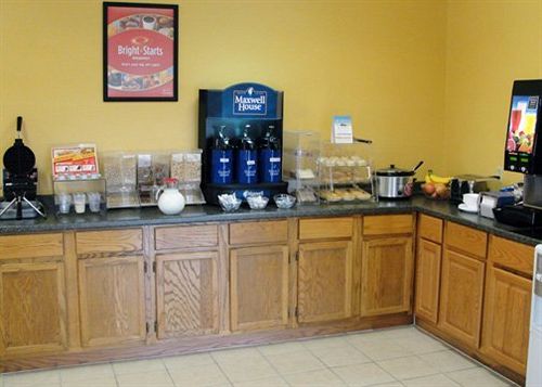 Hotel Econo Lodge Martin  | Martin | Tennessee | United States 1