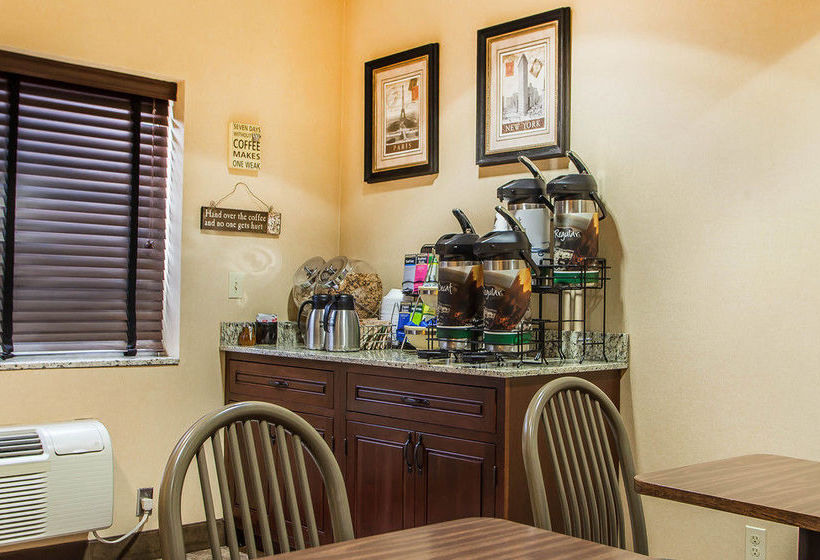 Hotel Quality Inn & Suites  Mason City Iowa