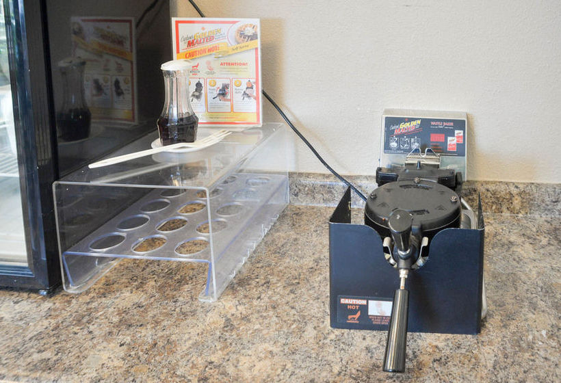 Hotel Super 8 Rockford  | Rockford | Illinois | United States 5