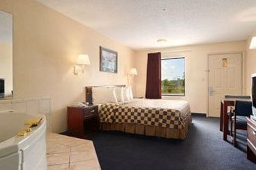 Hotel Howard Johnson Express Inn  | Aiken | South Carolina | United States 5