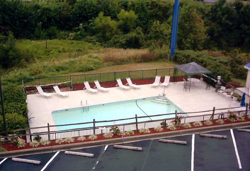 Hotel Holiday Inn Express Greensboro-(I-40 @ Wendover)  | Greensboro | North Carolina | United States 11