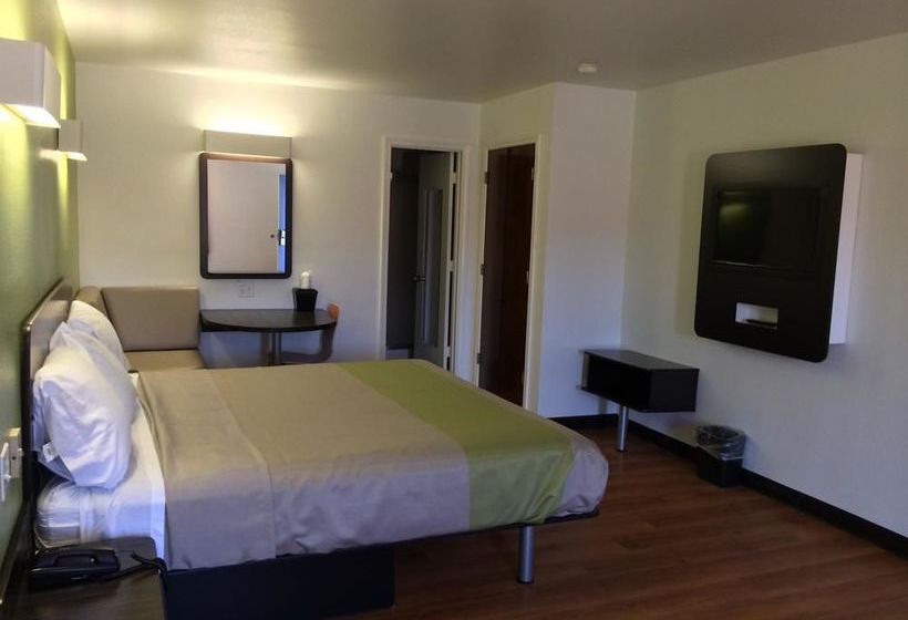 Motel 6 Longview North  | Longview | Texas | United States 10