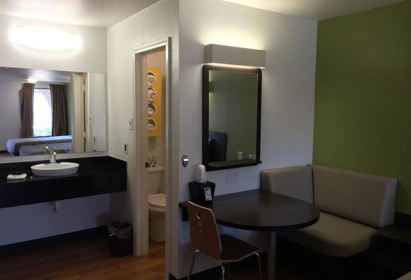 Motel 6 Longview North  | Longview | Texas | United States 11