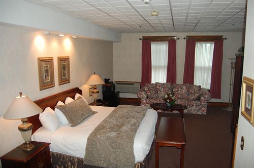 Hotel Altland House Inn & Suites 