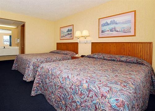 Hotel Econo Lodge Inn & Suites Lake of the Ozarks  | Osage Beach | Missouri | United States 11
