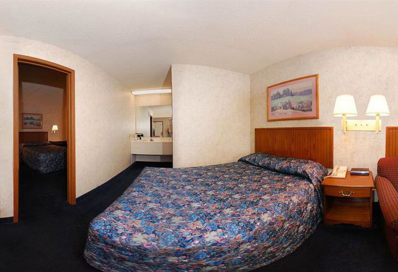 Hotel Econo Lodge Inn & Suites Lake of the Ozarks  | Osage Beach | Missouri | United States 3