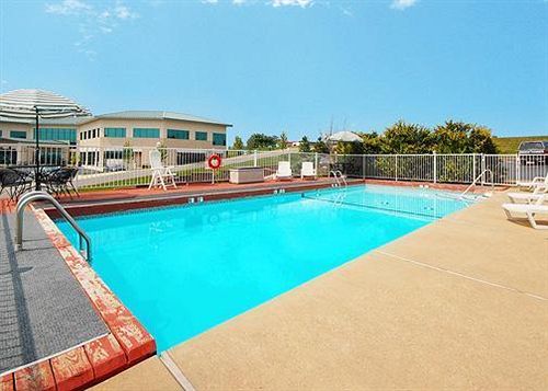 Hotel Econo Lodge Inn & Suites Lake of the Ozarks  | Osage Beach | Missouri | United States 8