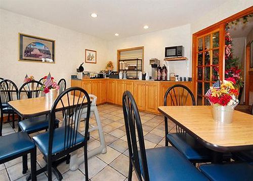 Hotel Econo Lodge Inn & Suites Lake of the Ozarks  | Osage Beach | Missouri | United States 9