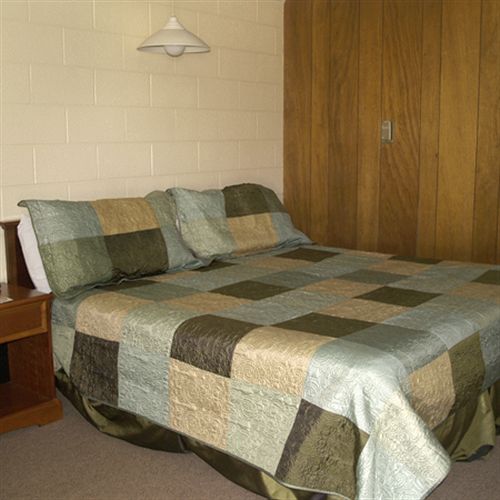 Annie Oakley Motel Oakley 