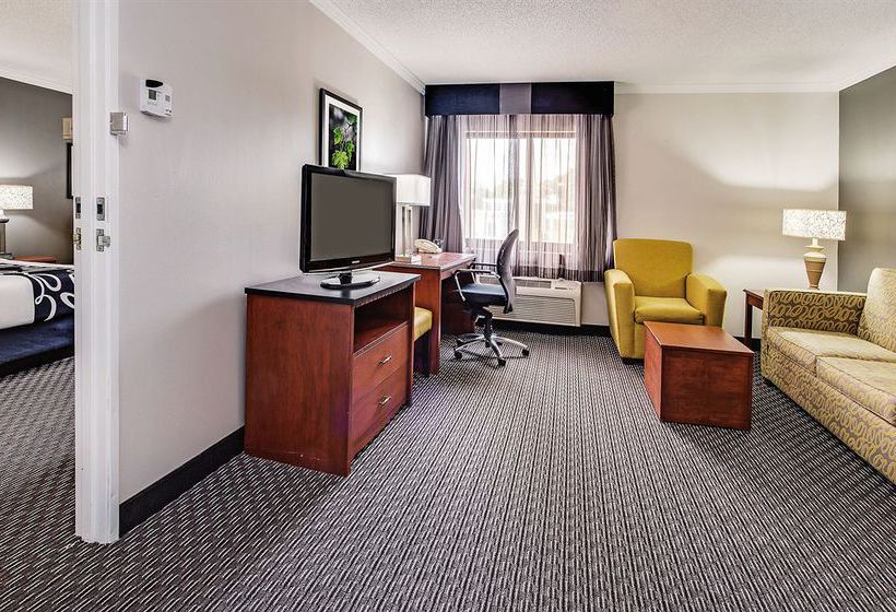 Hotel La Quinta Inn Cleveland Airport North  | Cleveland | Ohio | United States 13