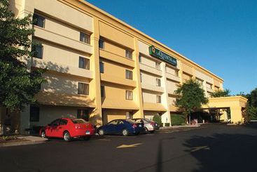 Hotel La Quinta Inn Hartford Bradley Airport Connecticut