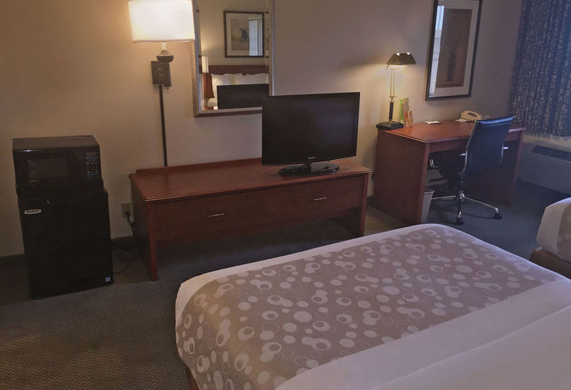 Hotel La Quinta Inn Milwaukee West Brookfield  | Brookfield | Wisconsin | United States 18