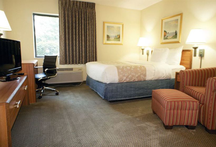 Hotel La Quinta Inn Toledo Perrysburg  | Perrysburg | Ohio | United States 7