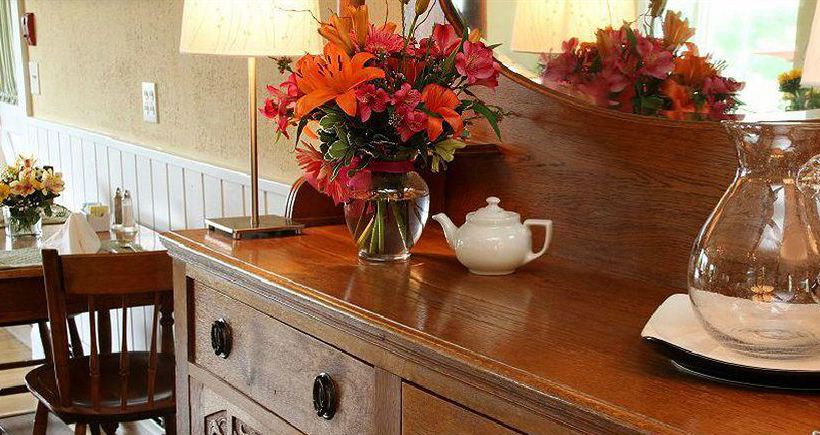 Hotel Brass Lantern Inn  | Stowe | Vermont | United States 8