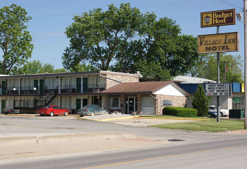Hotel Budget Host Village Inn 