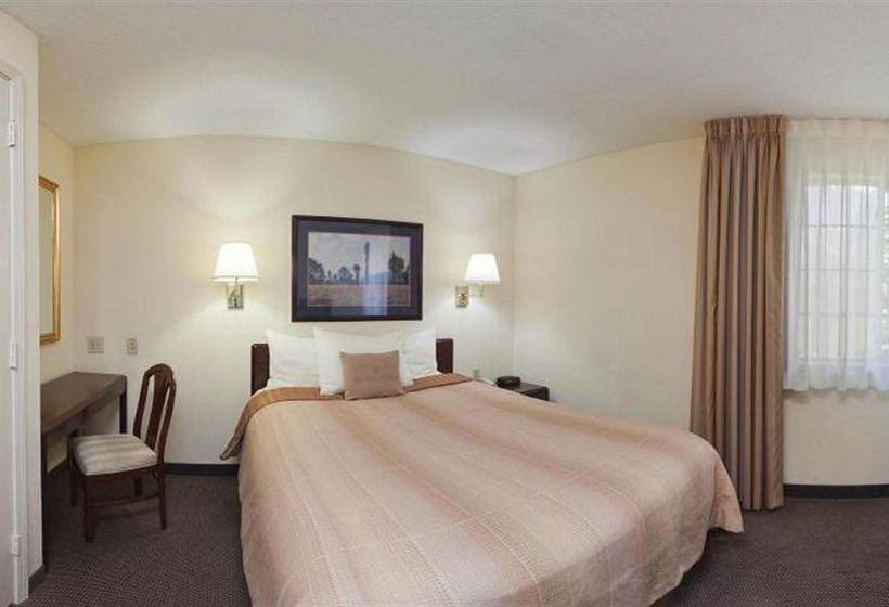 Hotel Hawthorn Suites by Wyndham Charlotte - Executive Park  | Charlotte | North Carolina | United States 5