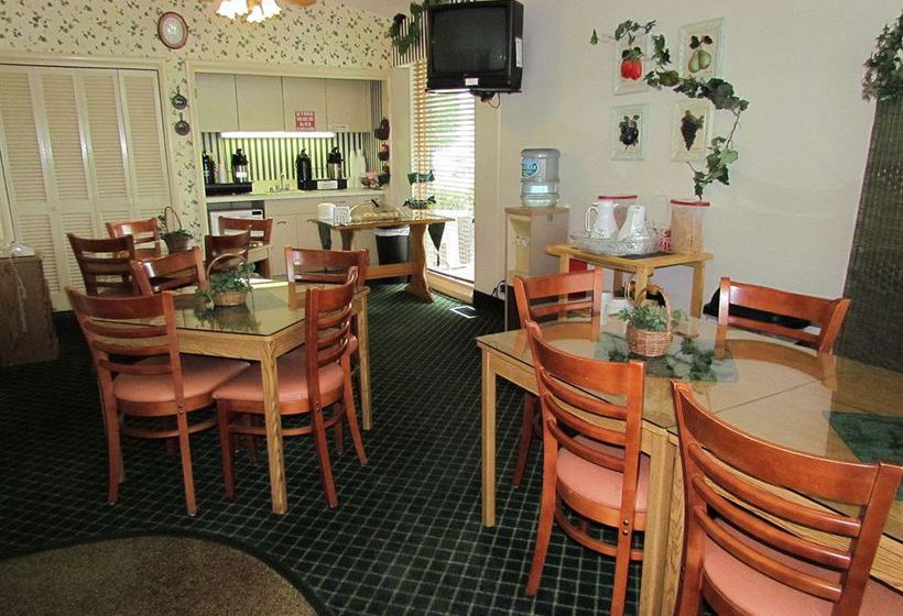 Hotel Colony House  | Roanoke | Virginia | United States 5