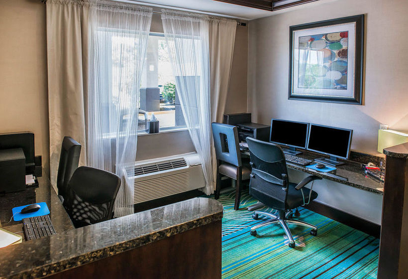 Hotel Comfort Inn & Suites Butler  | Butler | Pennsylvania | United States 12