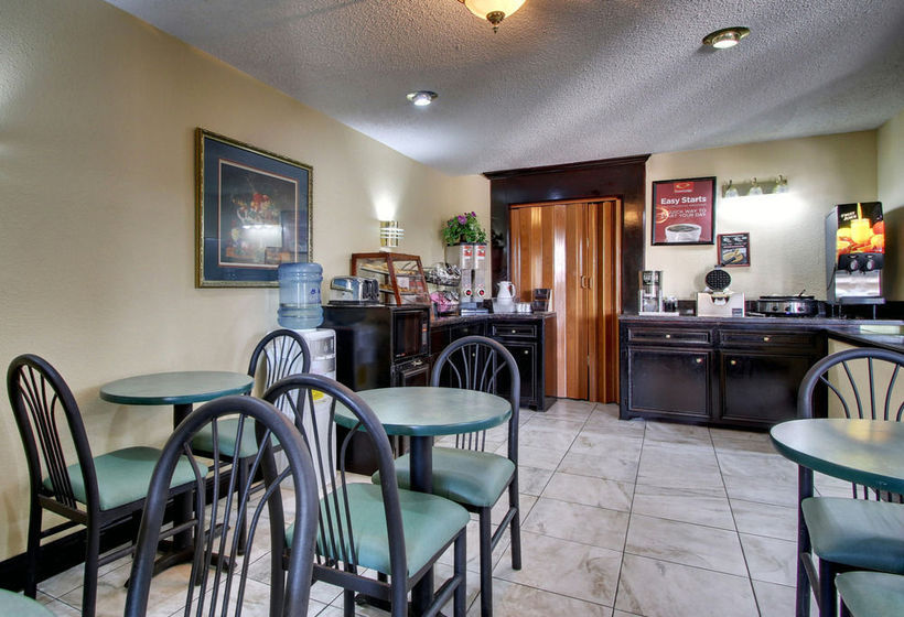 Hotel Econo Lodge Clinton  | Clinton | Mississippi | United States 5