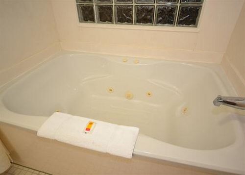 Hotel Econo Lodge Inn & Suites East Knoxville  | Knoxville | Tennessee | United States 20