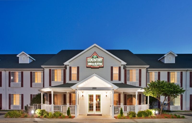 Hotel Country Inn & Suites By Carlson  | Nevada | Missouri | United States 13