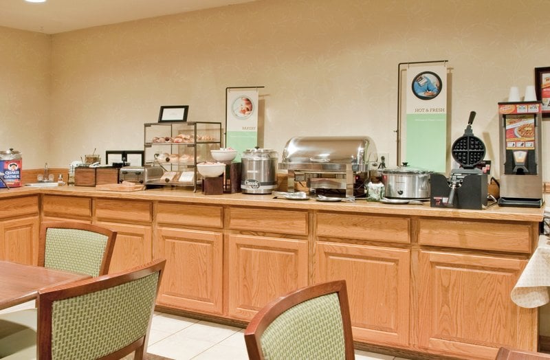 Hotel Country Inn & Suites By Carlson  | Nevada | Missouri | United States 16