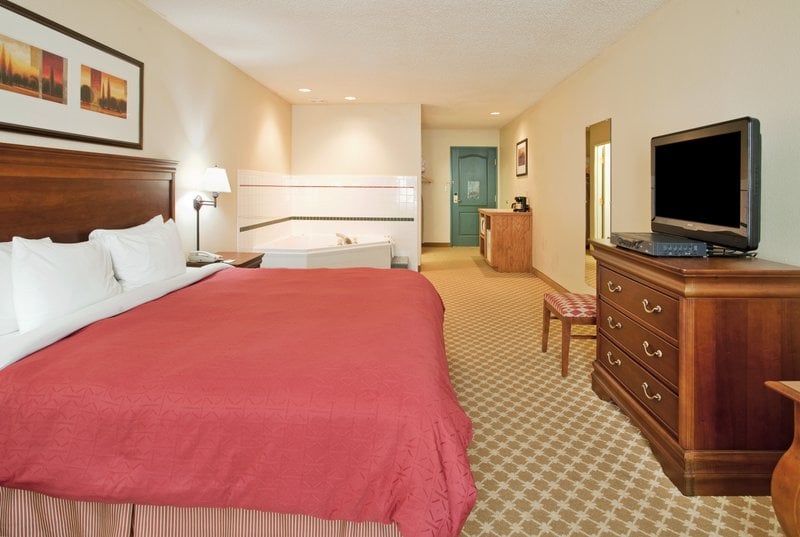 Hotel Country Inn & Suites By Carlson  | Nevada | Missouri | United States 20