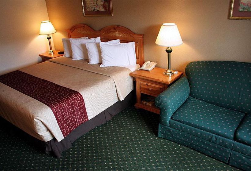 Hotel Red Roof Inn & Suites Knoxville East  | Knoxville | Tennessee | United States 5