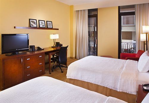 Hotel Courtyard New Orleans Downtown Near the French Quarter  | New Orleans | Louisiana | United States 20