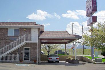 Hotel Crystal Cottage Inn 