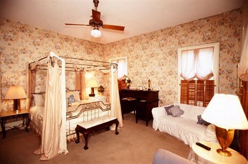 Hotel Crystal River Inn  | San Marcos | Texas | United States 5