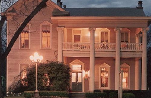 Hotel Crystal River Inn  | San Marcos | Texas | United States 9