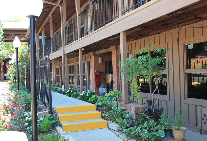 Hotel Charles Wesley Motor Lodge  | Broken Bow | Oklahoma | United States 2