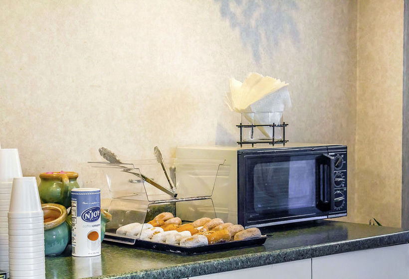 Hotel Rodeway Inn  | Moosic | Pennsylvania | United States 3