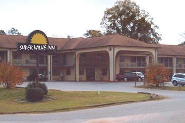Hotel Super Value Inn  
