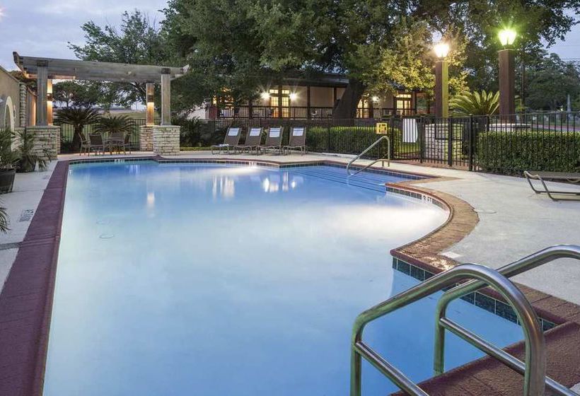 DoubleTree by Hilton Hotel Austin - University Area  | Austin | Texas | United States 18