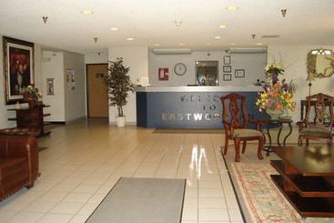 Hotel Eastwood Inn 