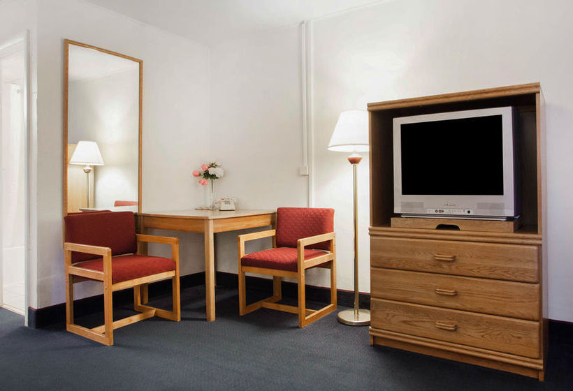 Hotel Econo Lodge  | Cameron | Missouri | United States 10