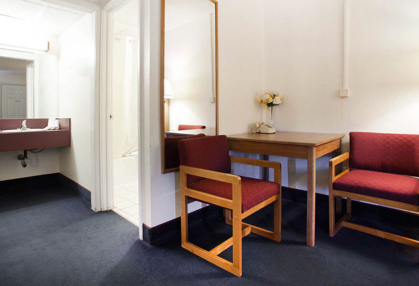 Hotel Econo Lodge  | Cameron | Missouri | United States 16