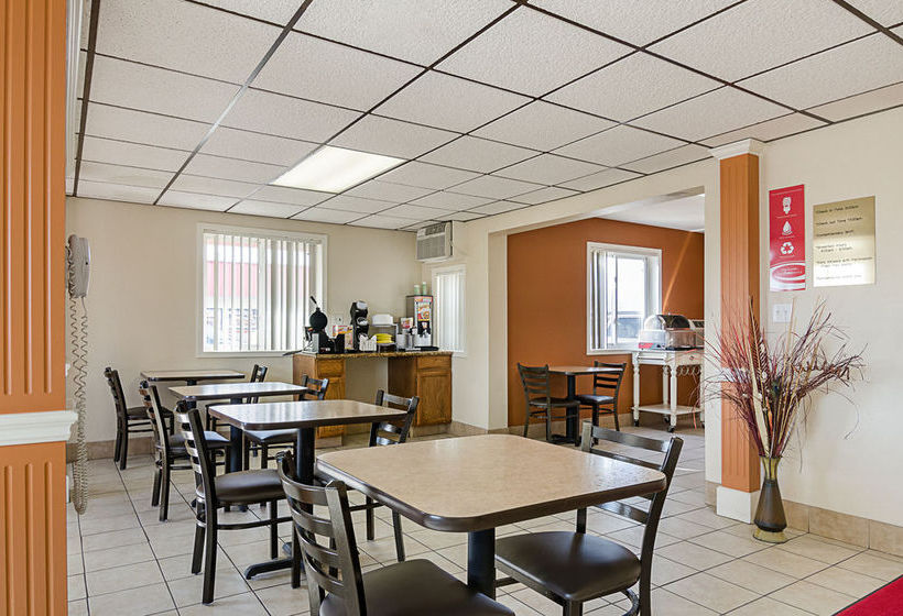 Hotel Econo Lodge Hays  | Hays | Kansas | United States 11