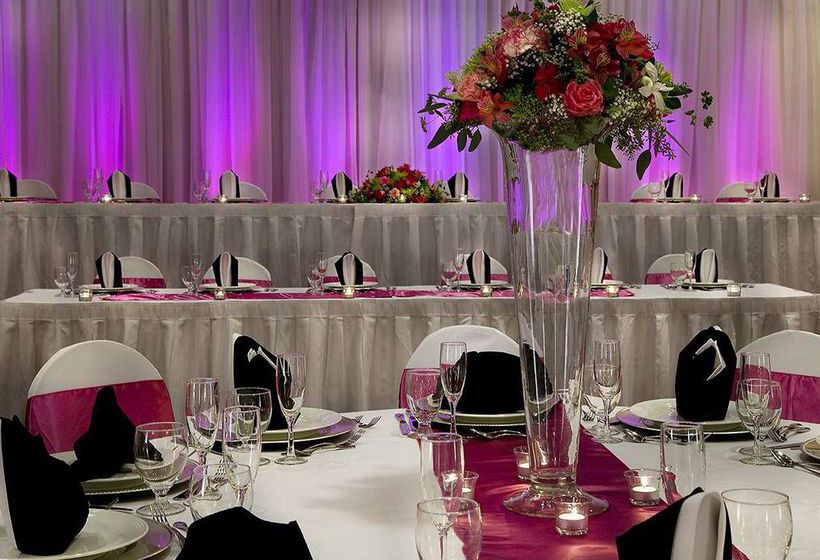 Hotel Embassy Suites Kansas City - International Airport