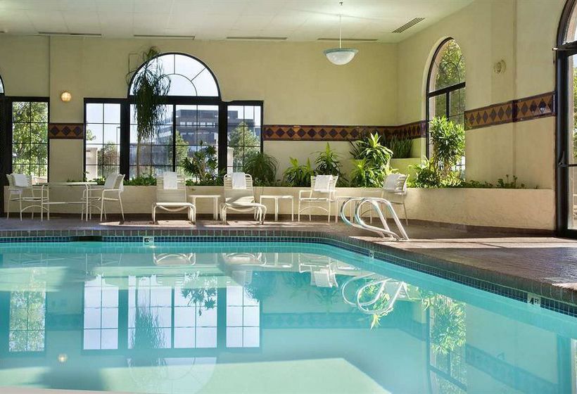 Hotel Embassy Suites Kansas City - International Airport  | Kansas City | Missouri | United States 14