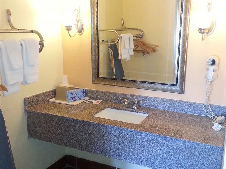 Summit Inn Hotel & Suites  | San Marcos | Texas | United States 14