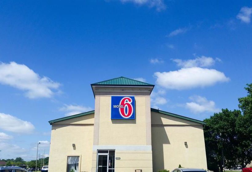 Hotel Super 8 Moline  Illinois