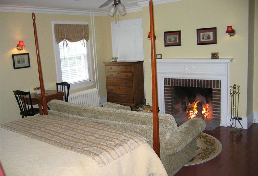 Hotel Four Chimneys Inn  | Bennington | Vermont | United States 1