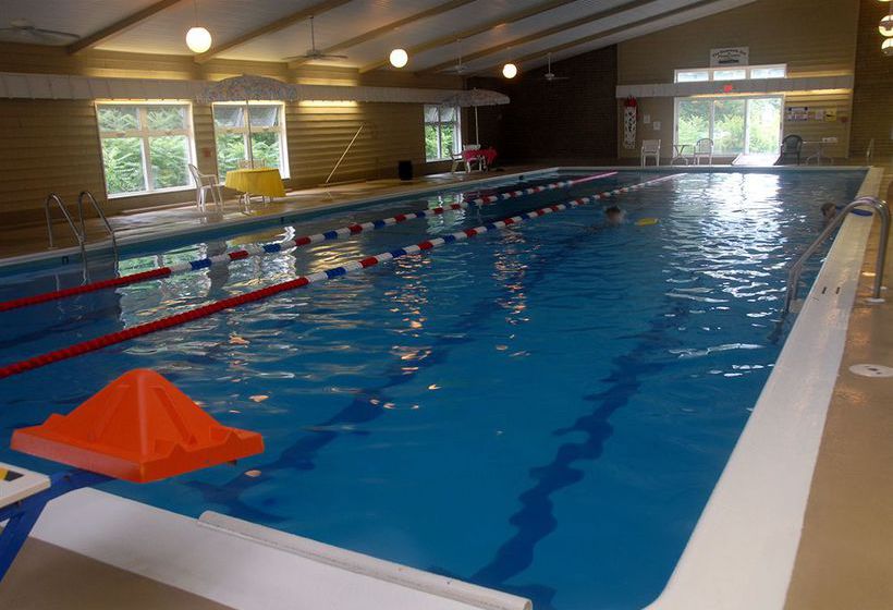 Hotel Gunstock Inn & Fitness Center  | Gilford | New Hampshire | United States 2