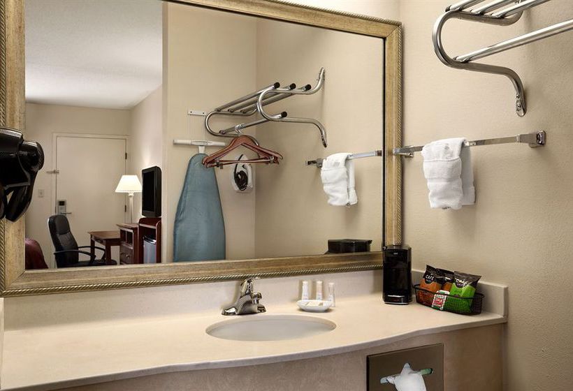 Hotel Baymont Inn & Suites Hays  | Hays | Kansas | United States 10