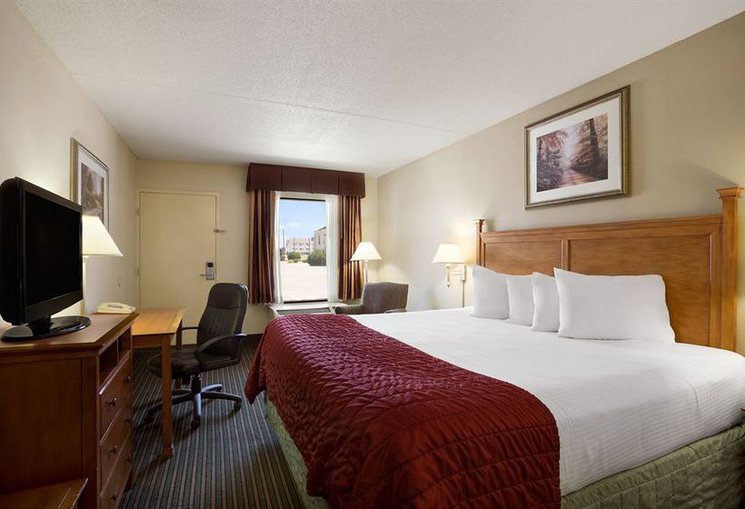 Hotel Baymont Inn & Suites Hays  | Hays | Kansas | United States 11